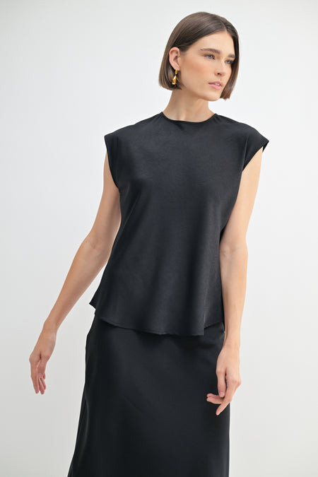 FT68148_Black_3527437