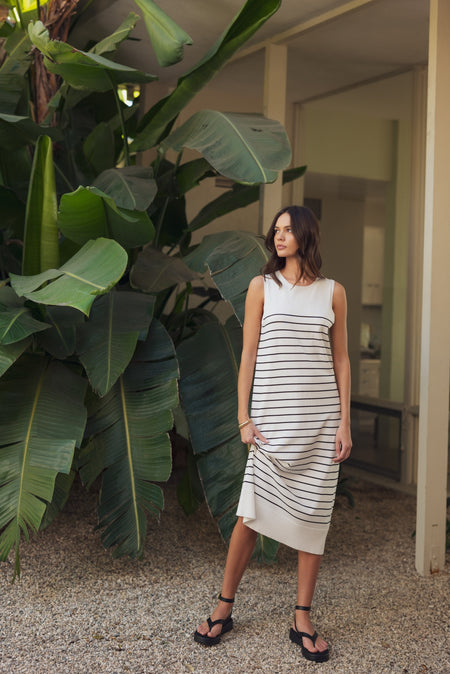 FD68261_WhiteBlack_3730341